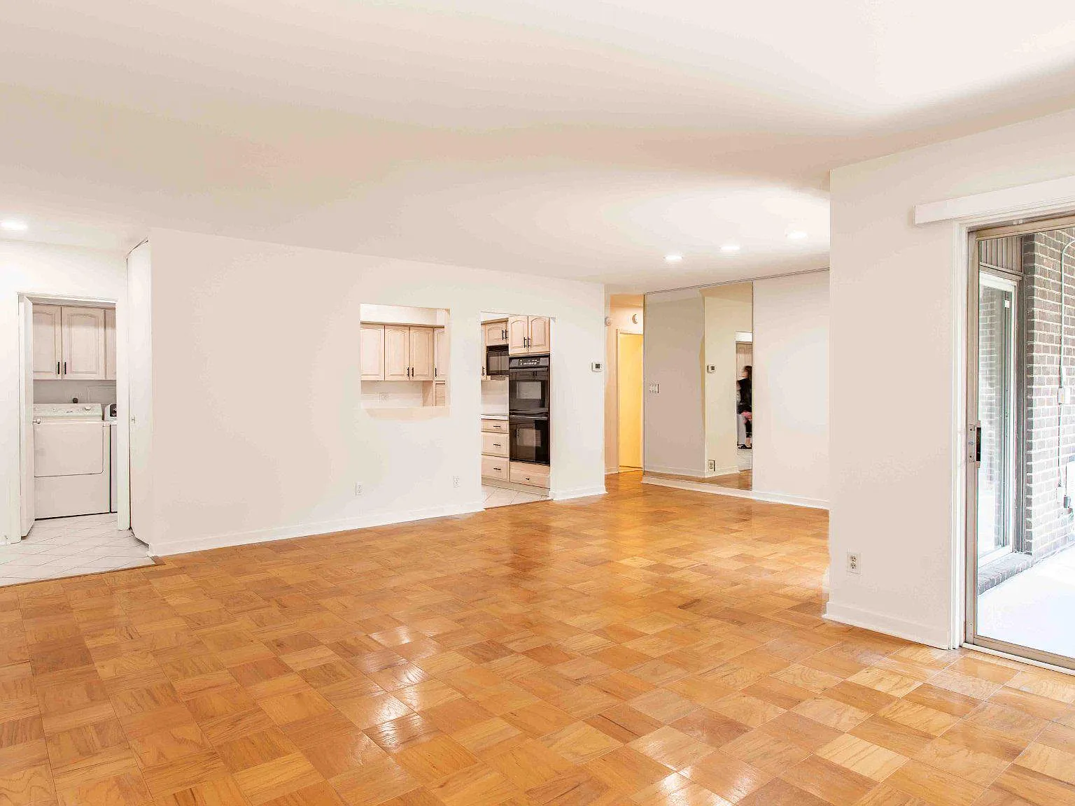 2 bed, 2.0 bath, 1208 sqft, $2,050 — Photo 2