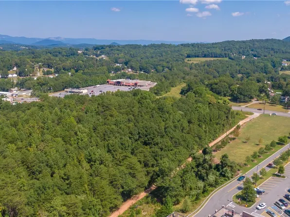 106 Roberts Dr, Pickens, SC 29671