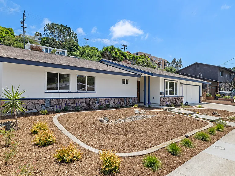 2345 Worden St — Photo 3