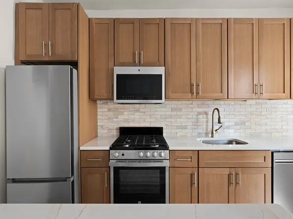 807 Washington Street image 1 of 6