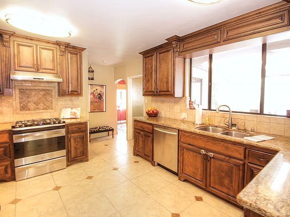 4th image of 3221 McKinley St