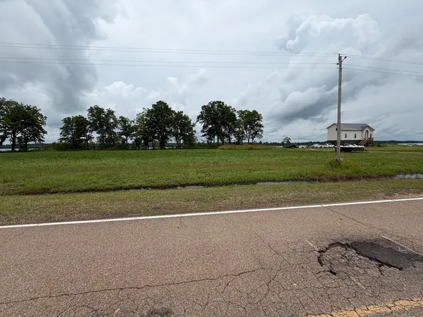 4 Eagle Lake Shore Rd, Vicksburg, MS 39183