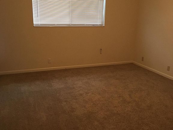 4th image of 402 Belmont Dr
