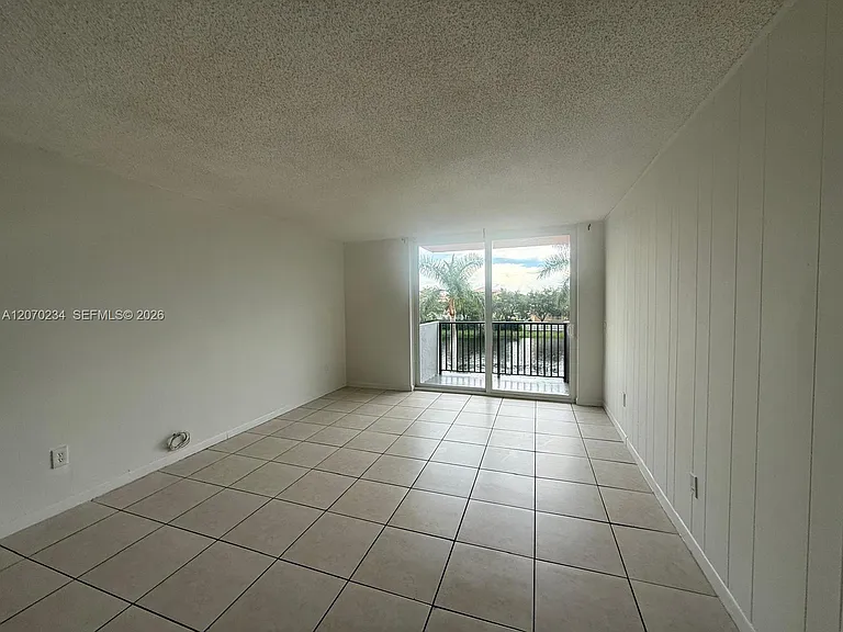 2075 NE 164th St #302 — Photo 10