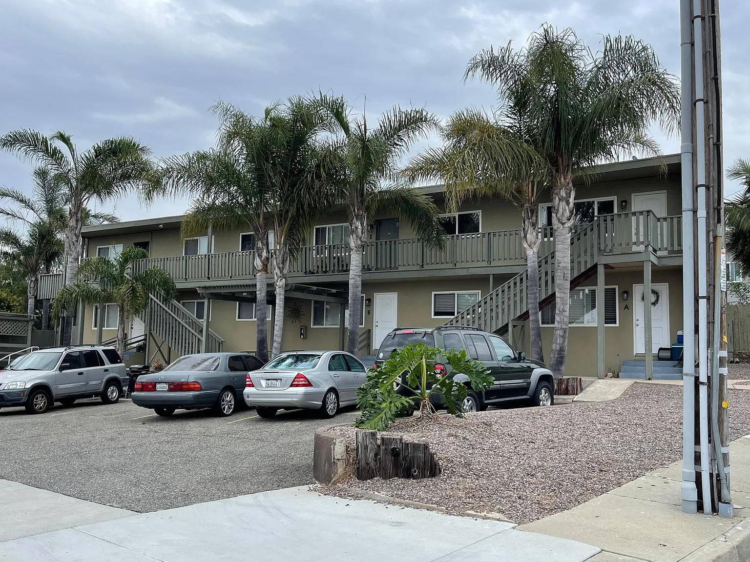 2 bed, 750 sqft, $2,300 — Photo 1