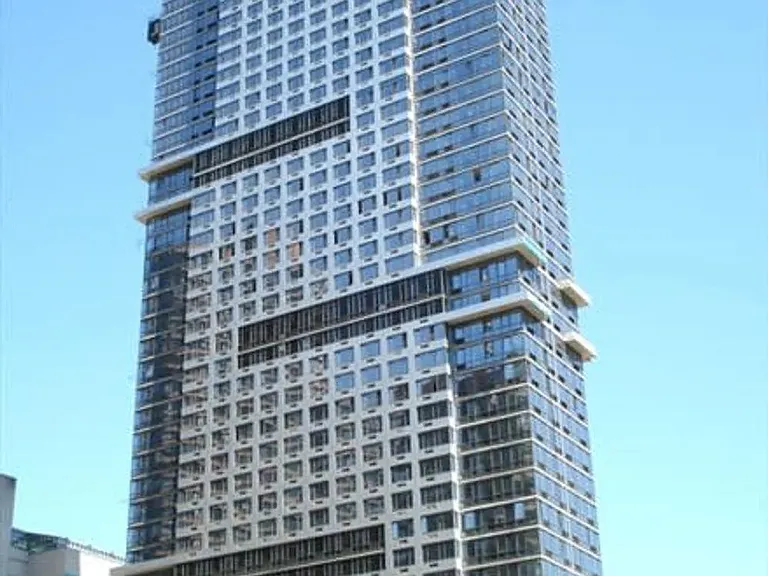 635 W 42nd St #22H — Photo 13