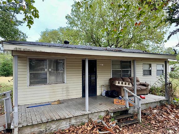 2nd image of 205 10th Ave