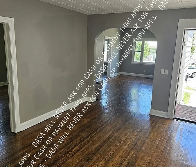 339 Weaver St #LOWER — Photo 4