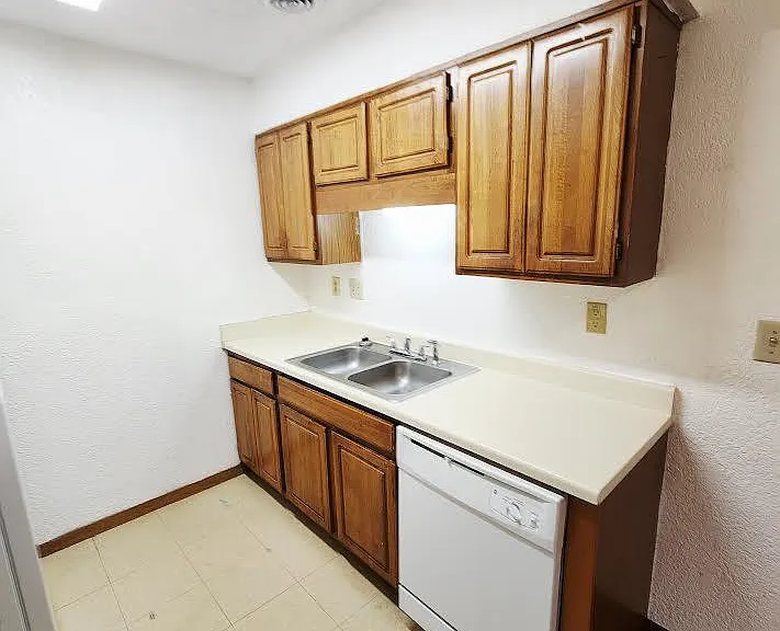 236 Ashwood Dr #C — Photo 11