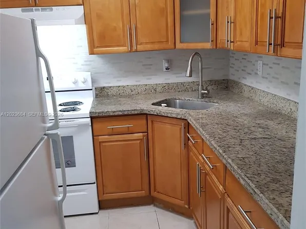 606 W 81st St, Hialeah, FL