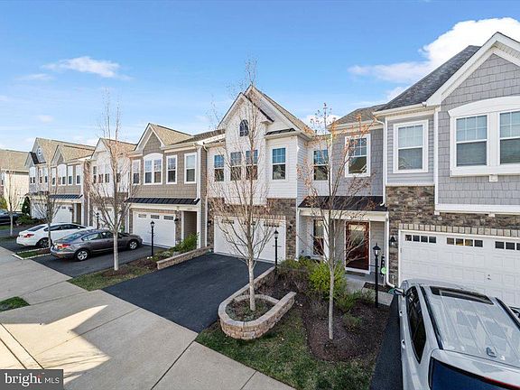 4th image of 42473 Benfold Sq