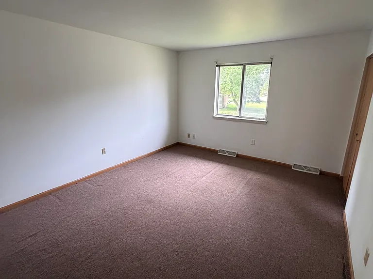 2585 Parkview St #8 — Photo 3