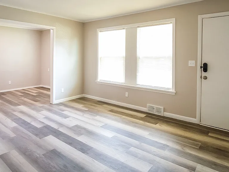 1583683_019_living_room_13181418.jpg