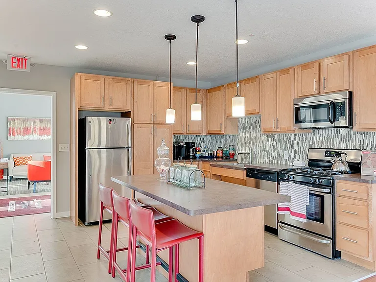 Lexington Hills Apartments — Photo 14