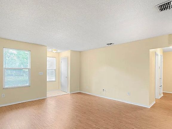 5th image of 2645 Debbie Ct