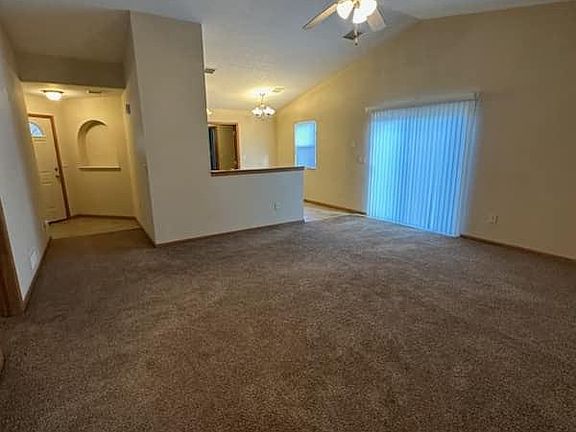 3rd image of 1616 Hickory Ln