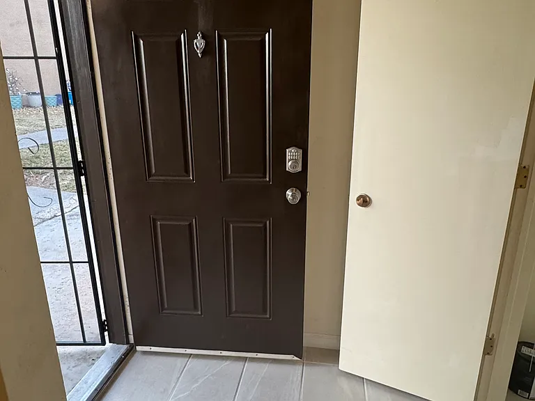 901 Country Club Dr SE — Photo 1