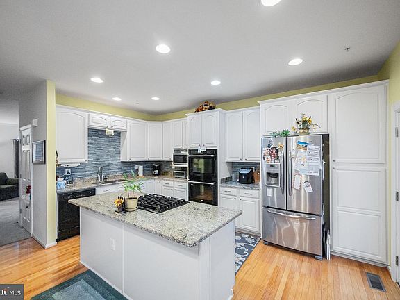 3rd image of 804 Mericrest Way