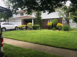 19 Randy Ln, Plainview, NY 11803