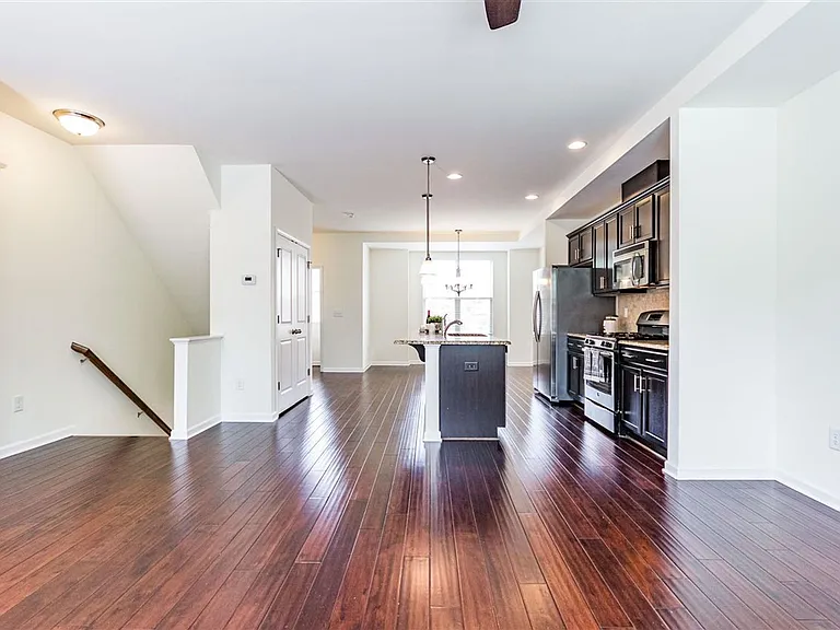 3917 Brokenshire St — Photo 2