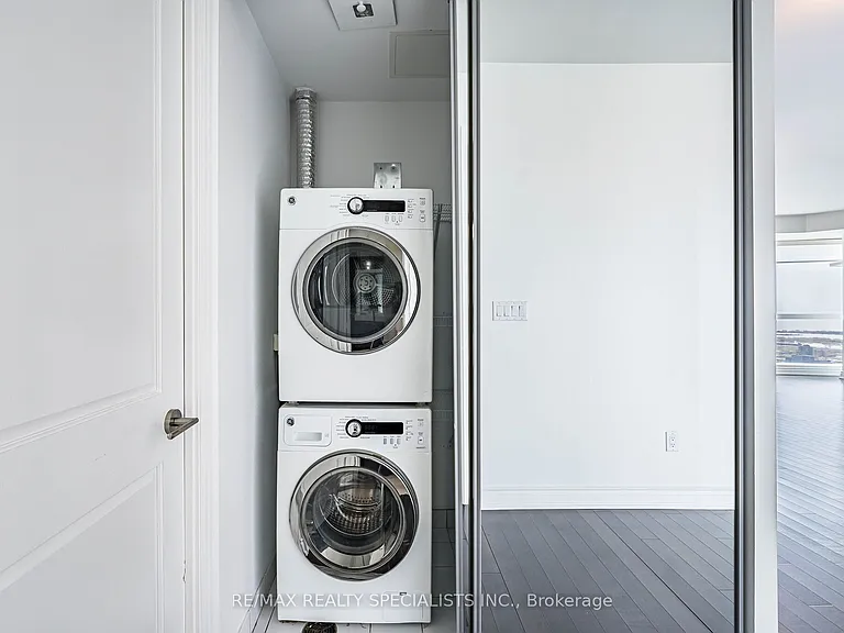 388 Yonge St #7105 — Photo 39