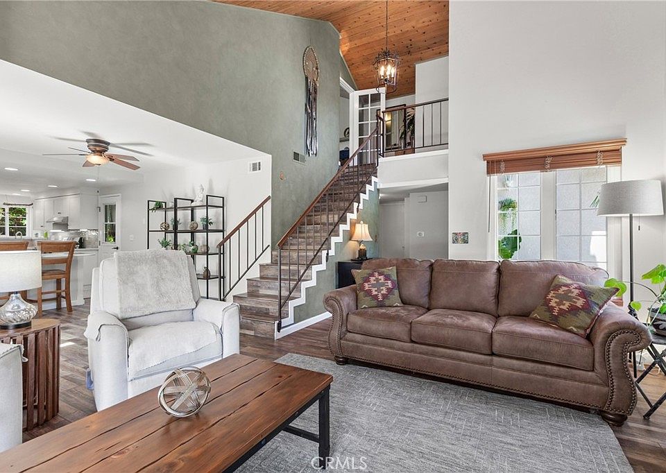 1st image of 844 Escuela Ct