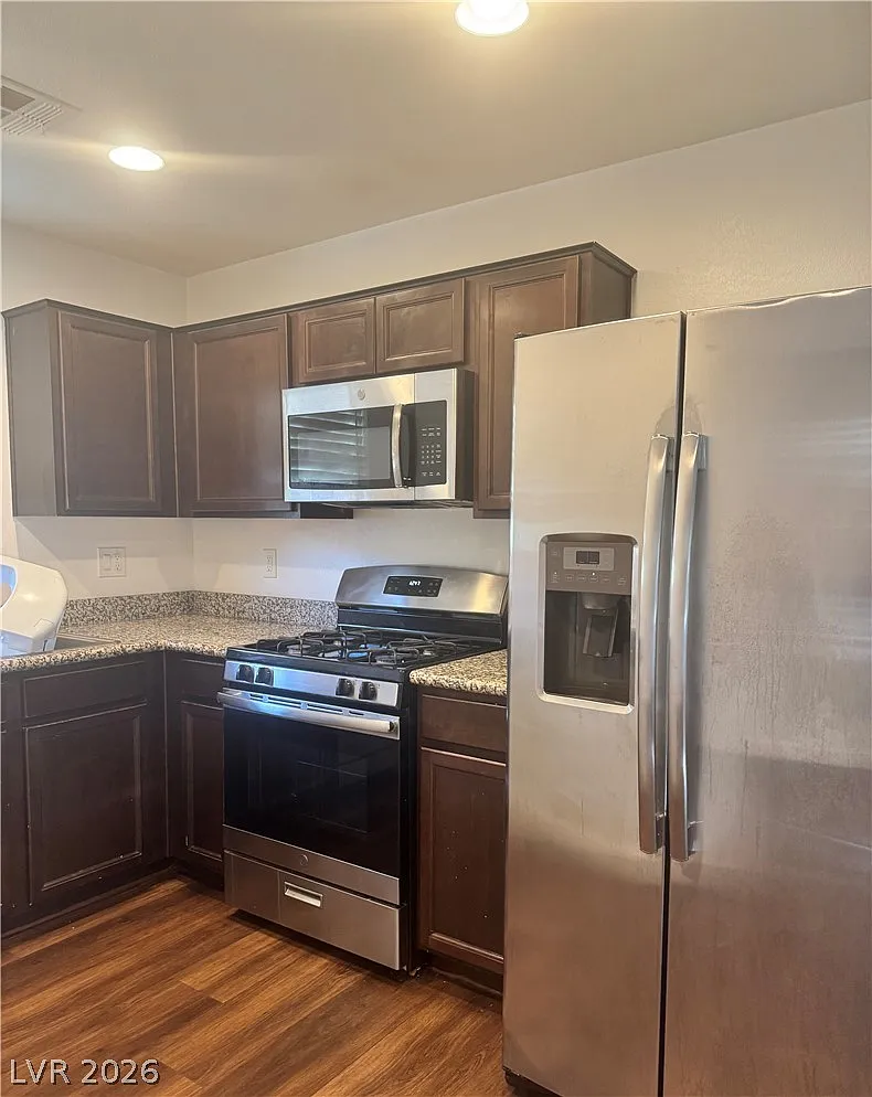 3 bed, 2.5 bath, 1108 sqft, $2,450 — Photo 3