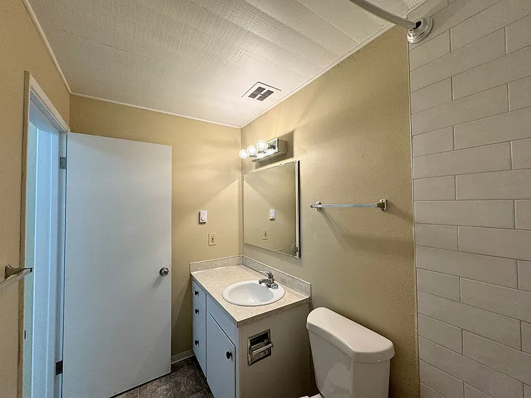 Oakwood Terrace Apartments — Photo 9