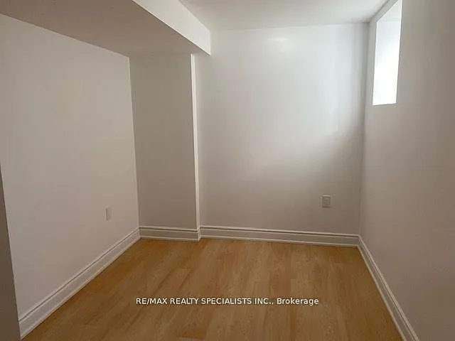 886 Francine Cres #LOWER — Photo 3