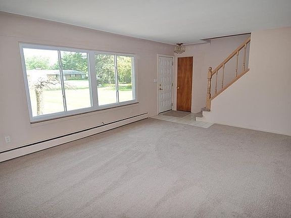 3rd image of 5581 Wright Dr