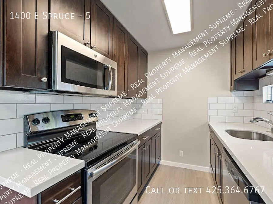 Bright & Convenient Living Near Seattle University | Central DistrictCapitol Hill — Photo 3