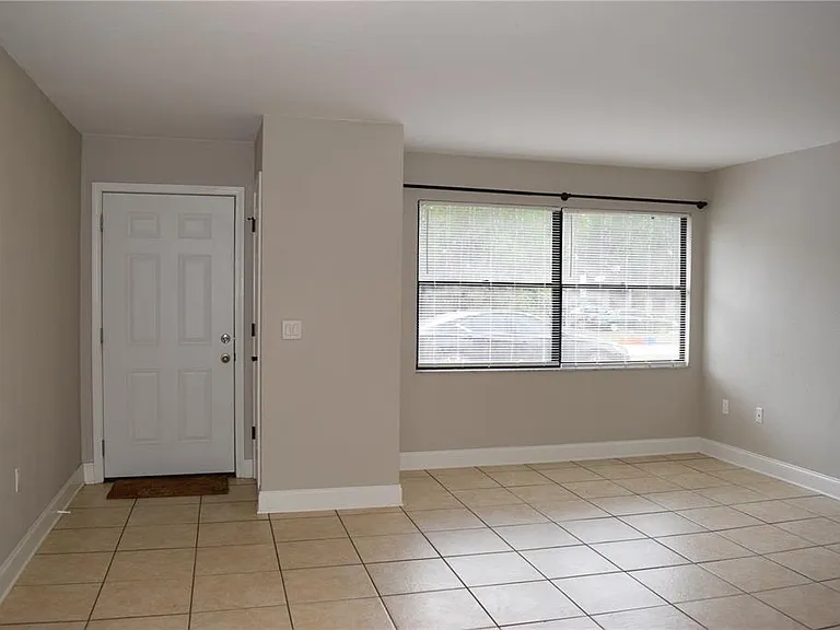 7423 SW 42nd Pl — Photo 3