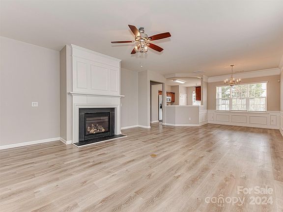 5th image of 2134 Arbor Vista Dr