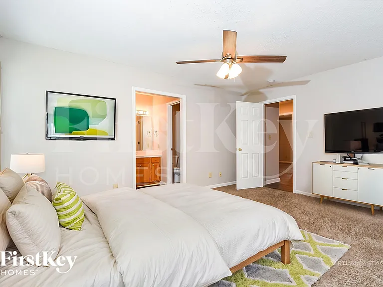 2055 Ardmore Village Ln — Photo 11