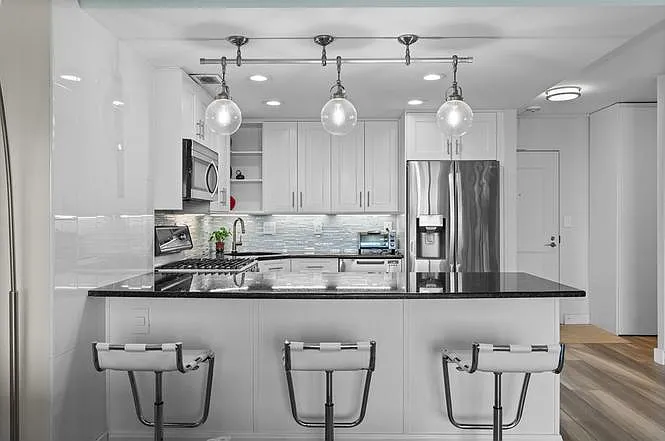 8 Whittier Pl #9J — Photo 5