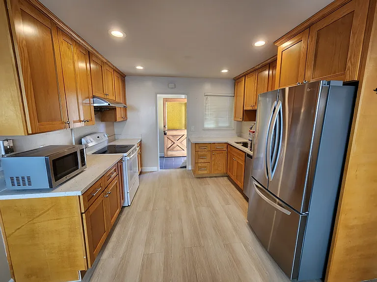 7691 Rainbow Dr — Photo 2
