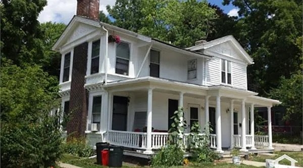 113 E Cross St — Photo 1