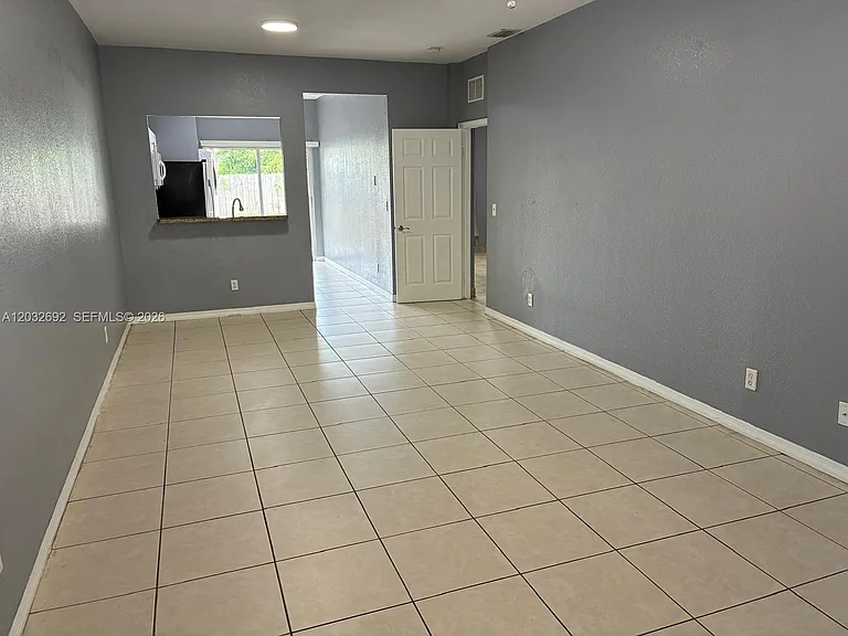 55 SW 14th Ter #55 — Photo 3