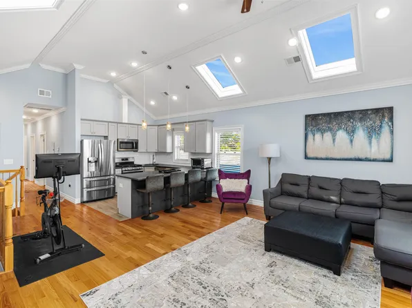 145 Bleecker Street image 5 of 39