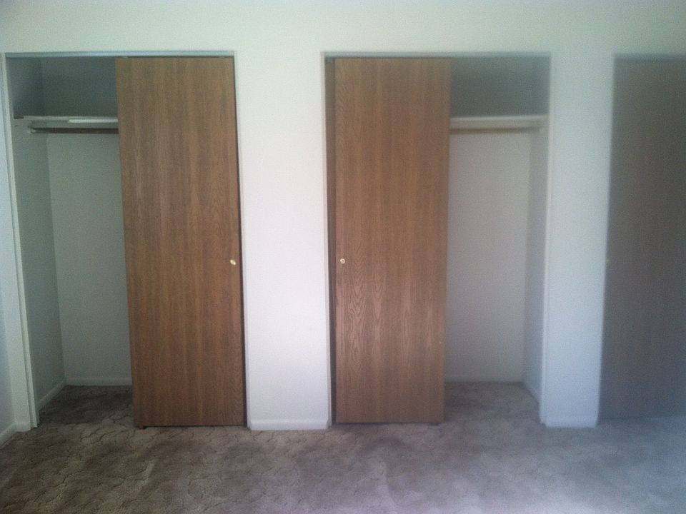 2nd image of 1112 Garden Way APT C