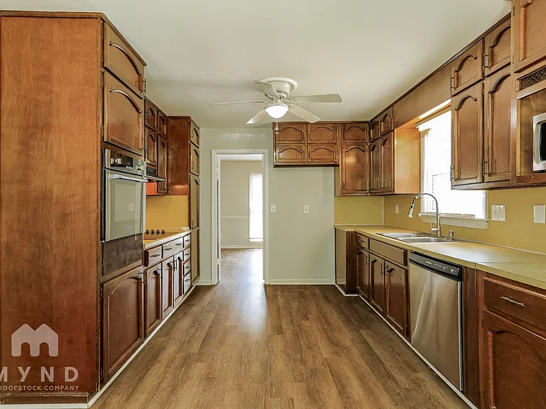 1840 Westridge Dr — Photo 8