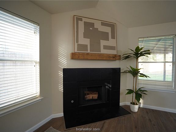 5th image of 15215 Faircrest Dr