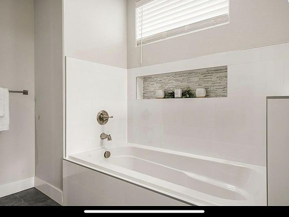 3rd image of 2371 Bellaview Ave