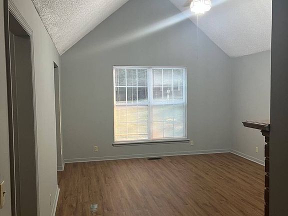 3rd image of 665 Dutchmans Dr
