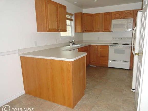 3rd image of 218 Oakridge Dr