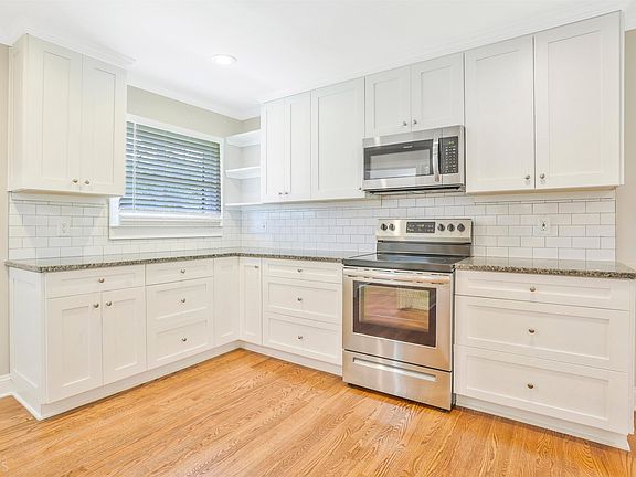 4th image of 416 Windsor Dr SW
