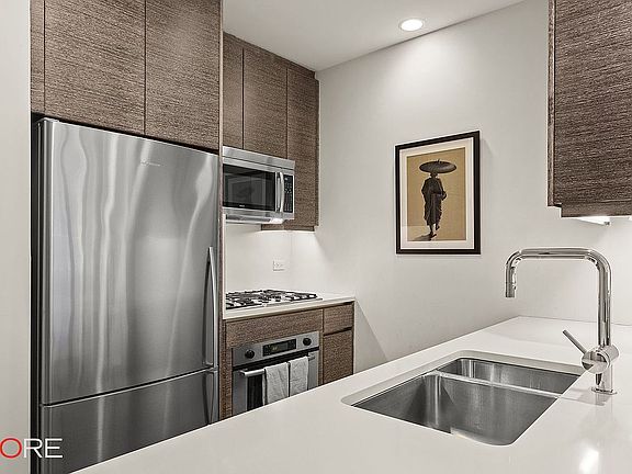 3rd image of W 16th St Unit 3G