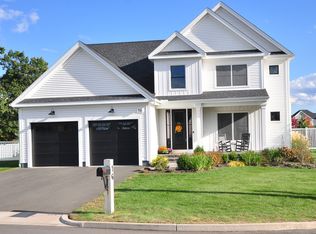 16 Arbor Meadow Dr, Cromwell, CT 06416