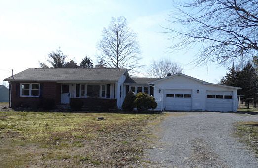 3rd image of 107 McGinnis St