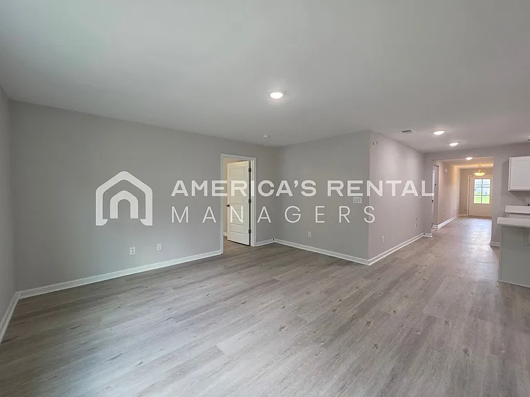 10303 Squires Way — Photo 36